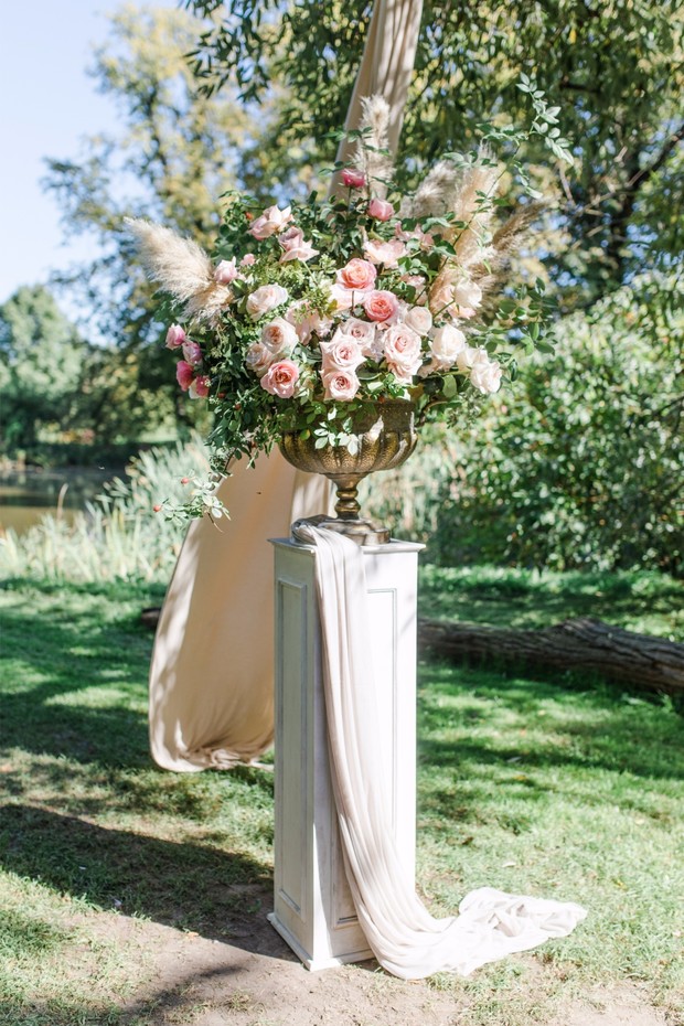 soft blush and loose wedding floral decor