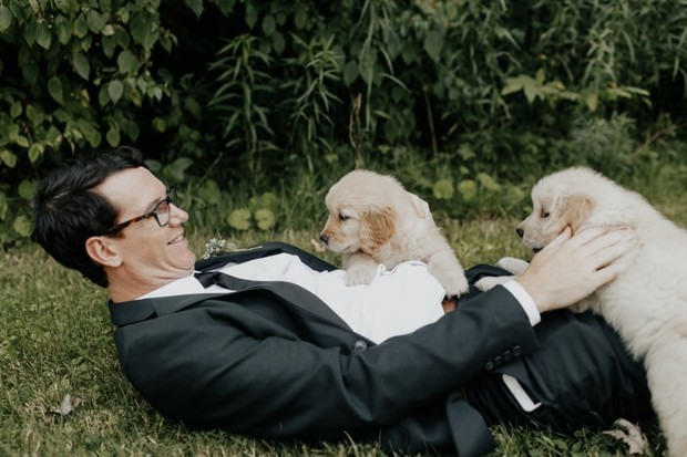 cute candid wedding photos with puppies