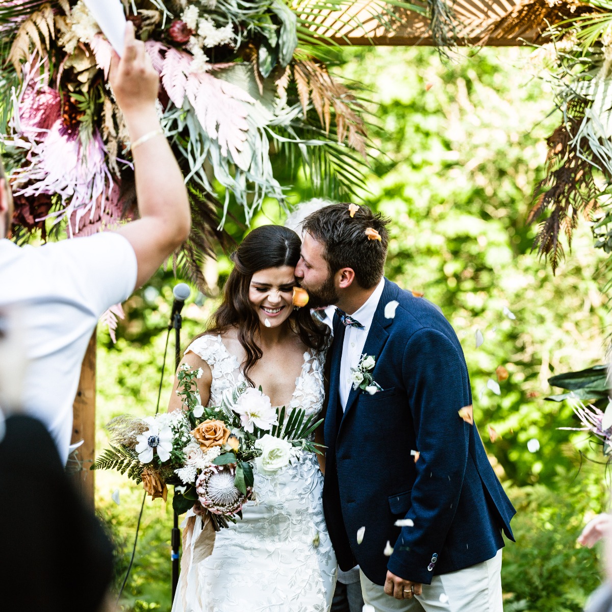 shannonrobbins_muskokasummerwedding1396