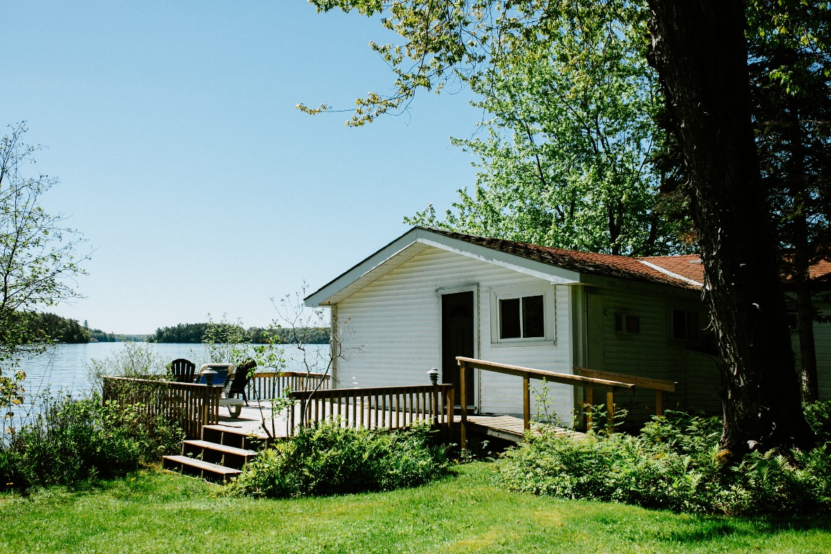 shannonrobbins_muskokasummerwedding17