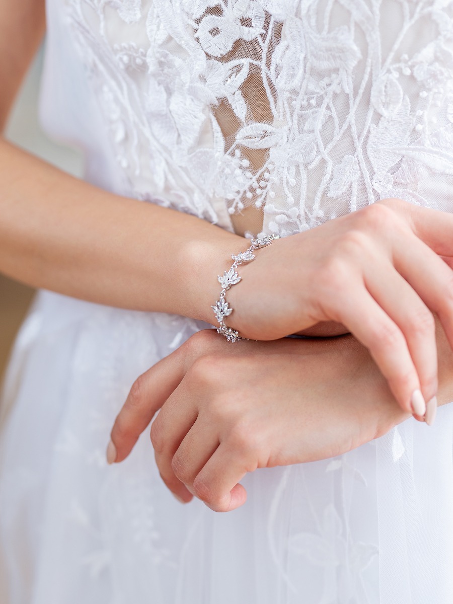 The Wedding Jewelry You Want to Have for Those Getting Ready Shots