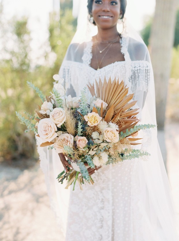 neutral tones bridal bouquet