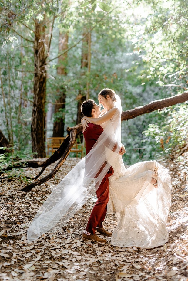 romantic forest wedding photo idea