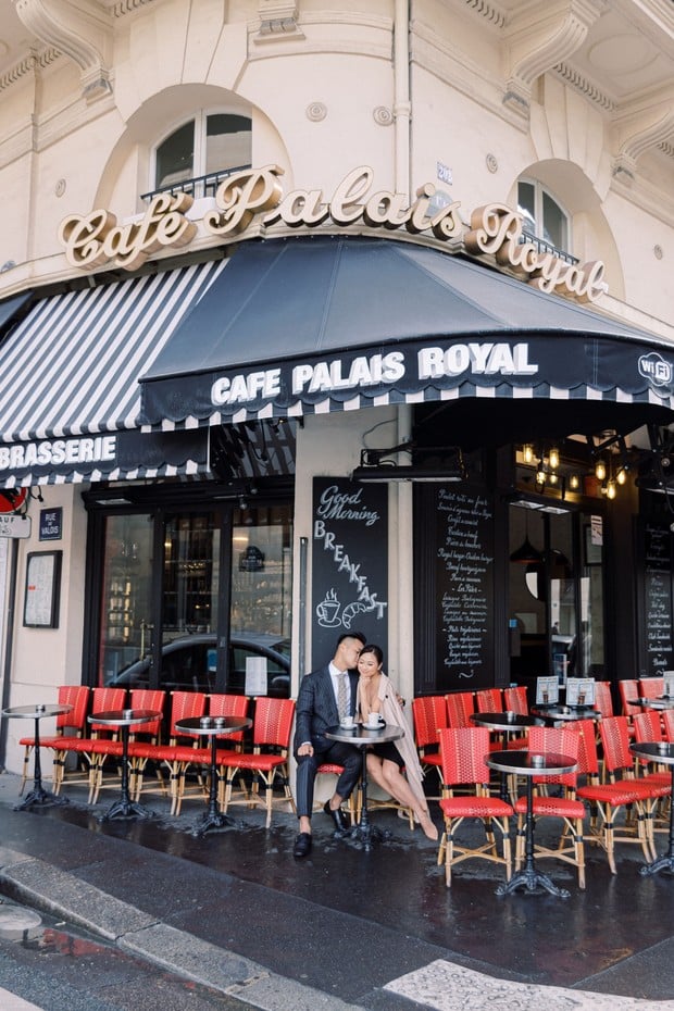 romantic engagement shoot in Paris