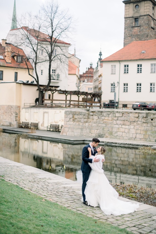 relaxed and chic winter wedding