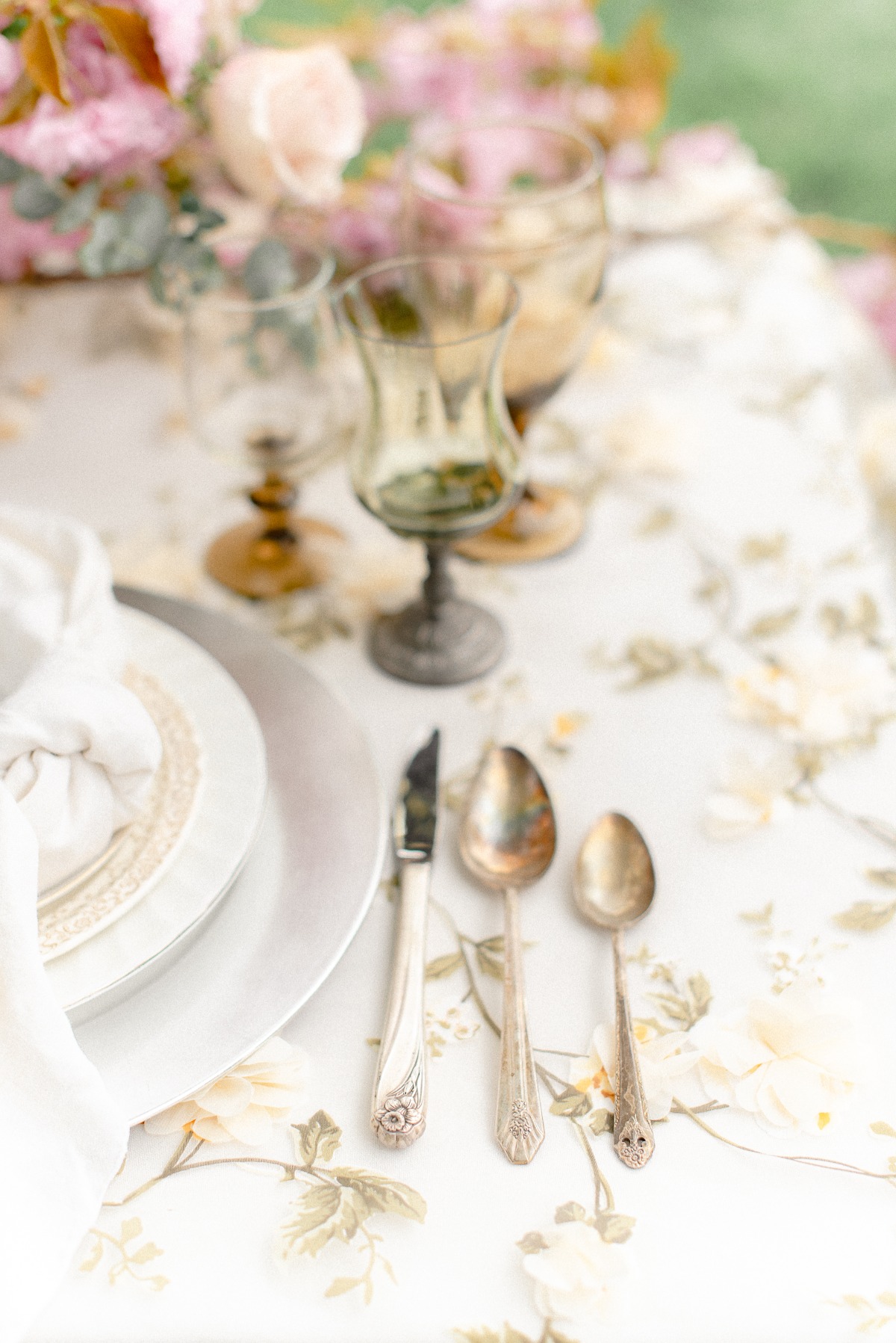 french-butterfly-styled-shoot_240
