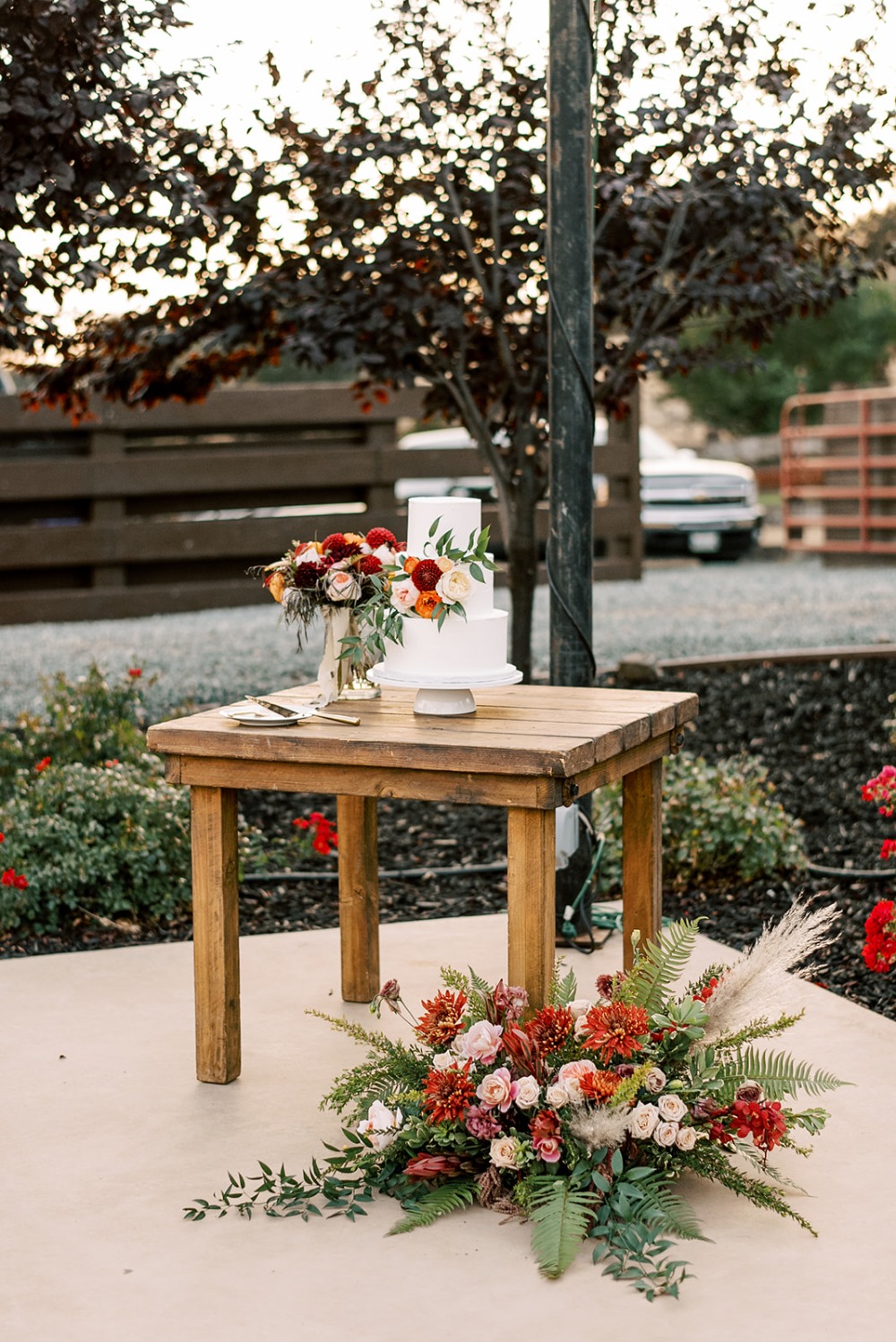 when-glam-meets-rustic-a-color-drenche