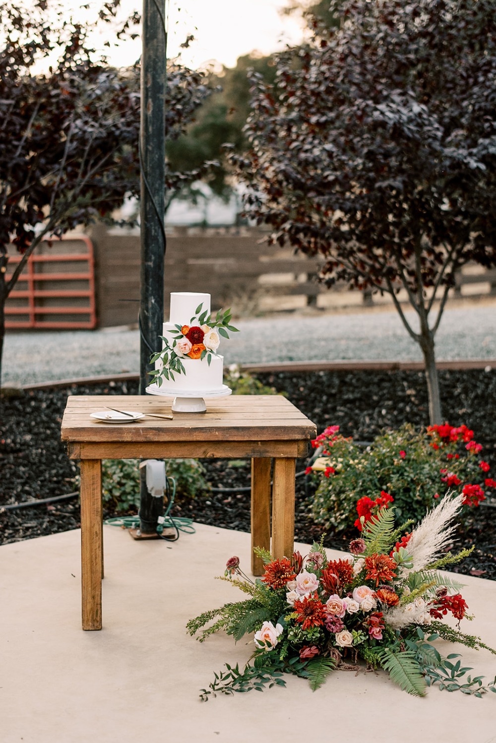 when-glam-meets-rustic-a-color-drenche