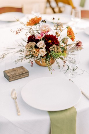 simple and chic wedding place setting