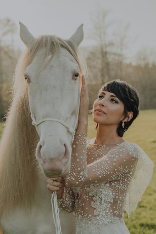 equestrian wedding pose ideas