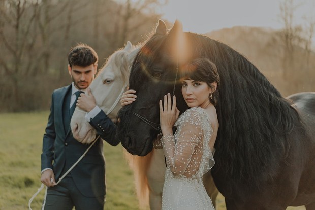 equestrian wedding pose ideas