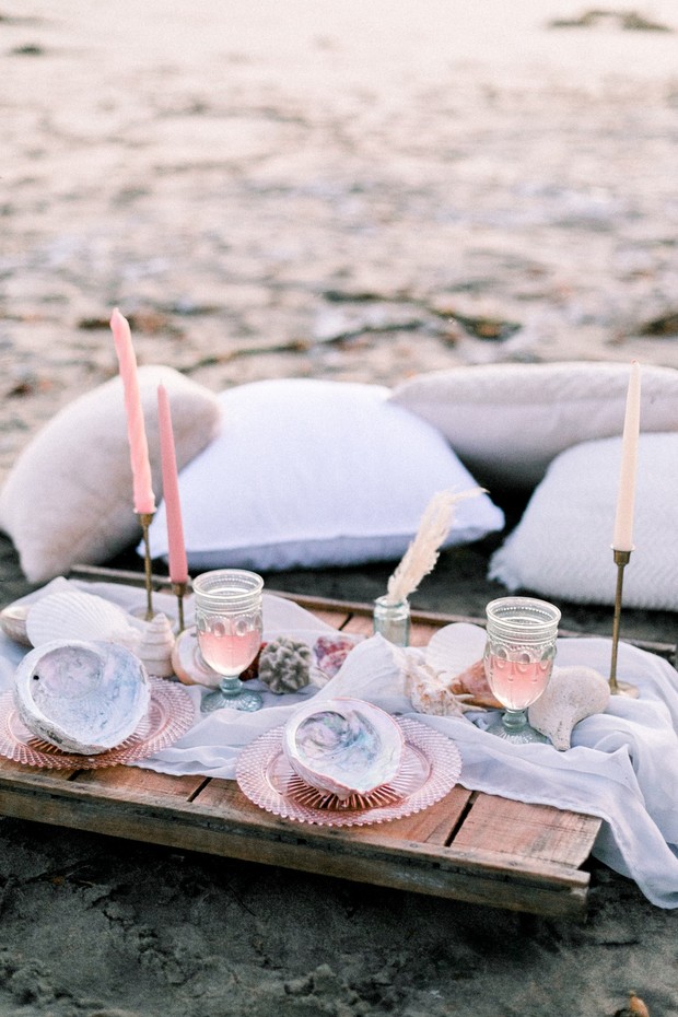 wedding table decor inspired by the ocean