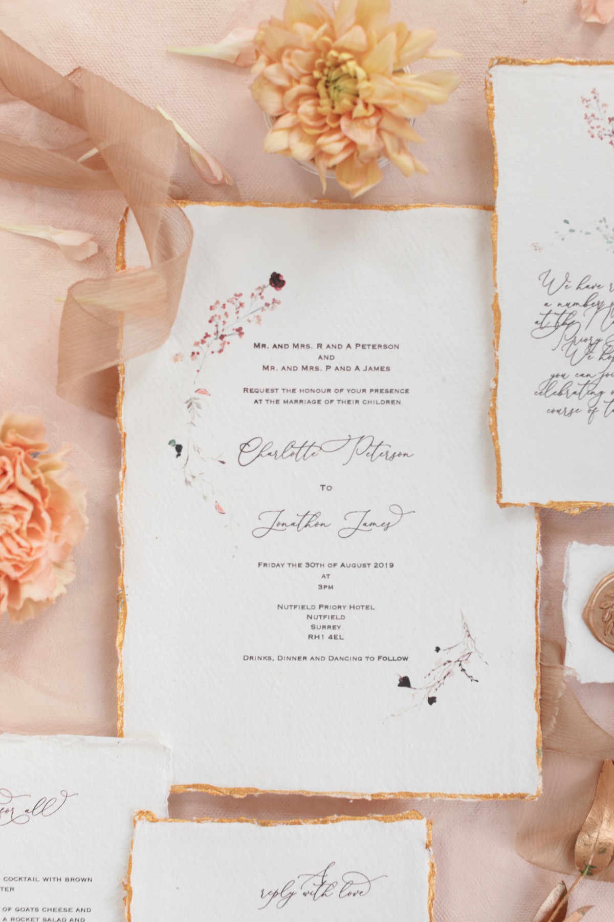 Elegant wedding invitation with gold edges and floral details