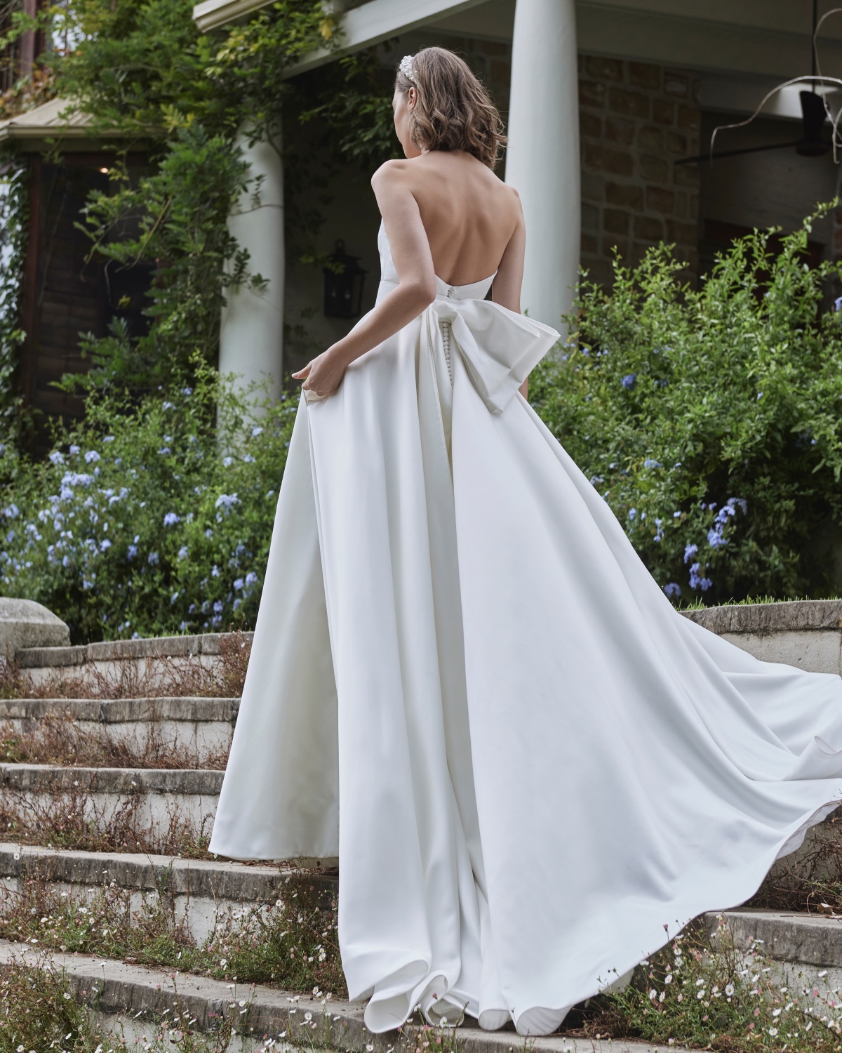 d2921-ophelia-and-bow-back