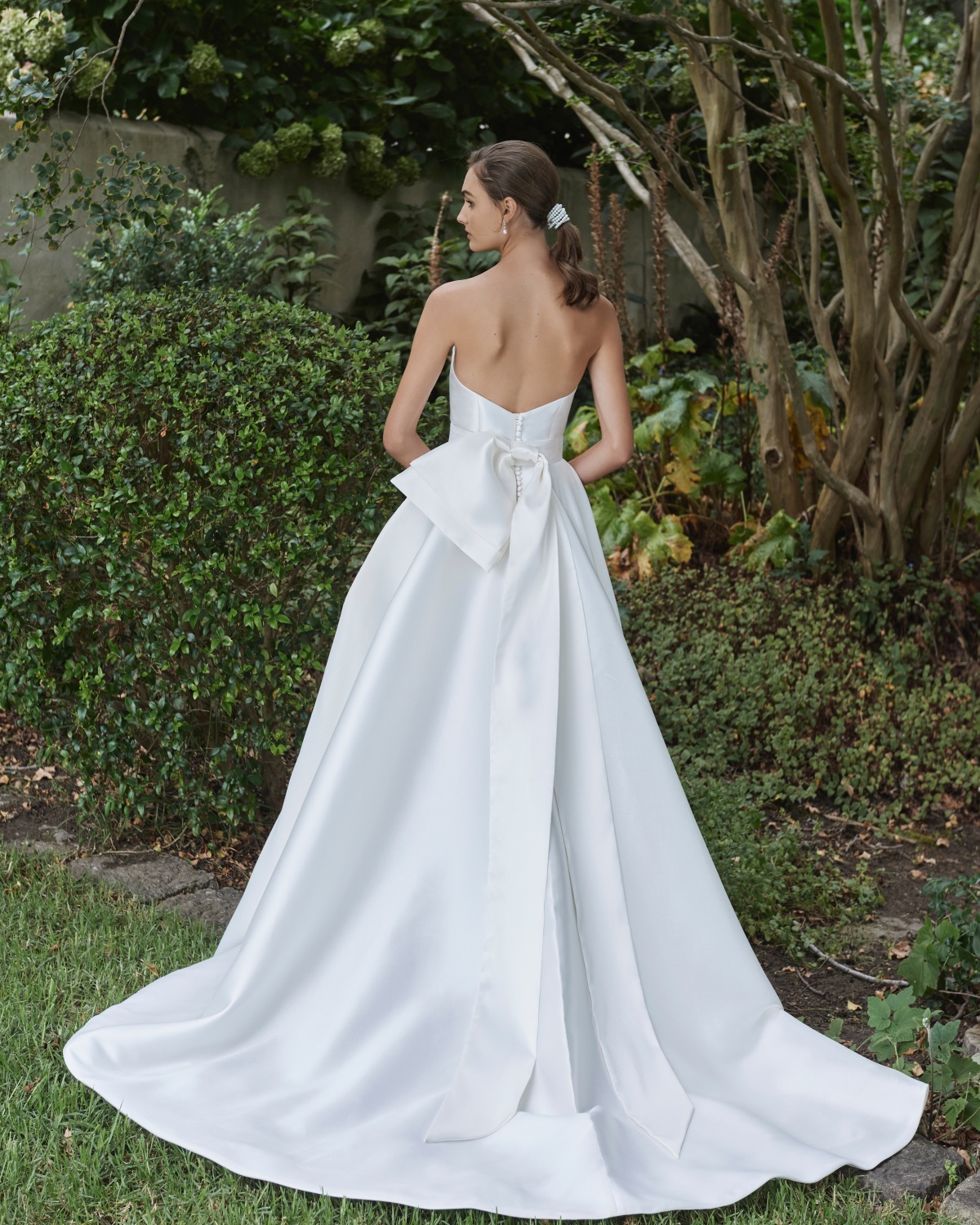 d3021-charlotte-and-bow-back