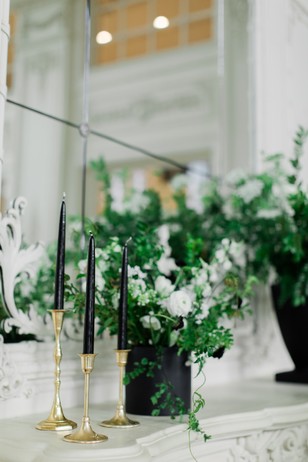 elegant black and gold wedding decor