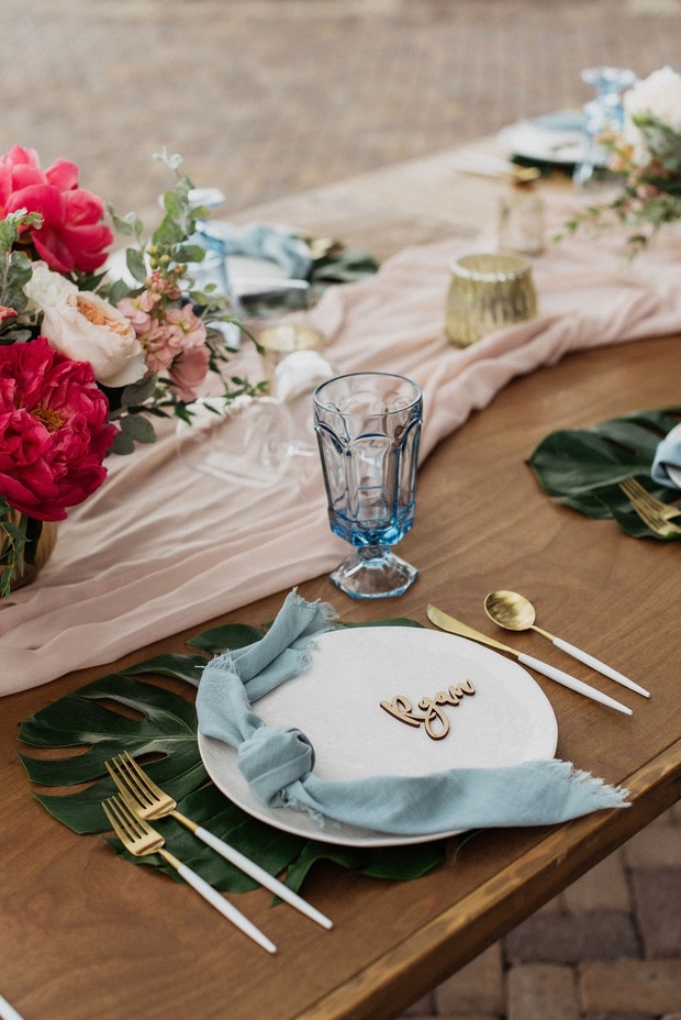 Elegant wedding table setting with flowers and glassware