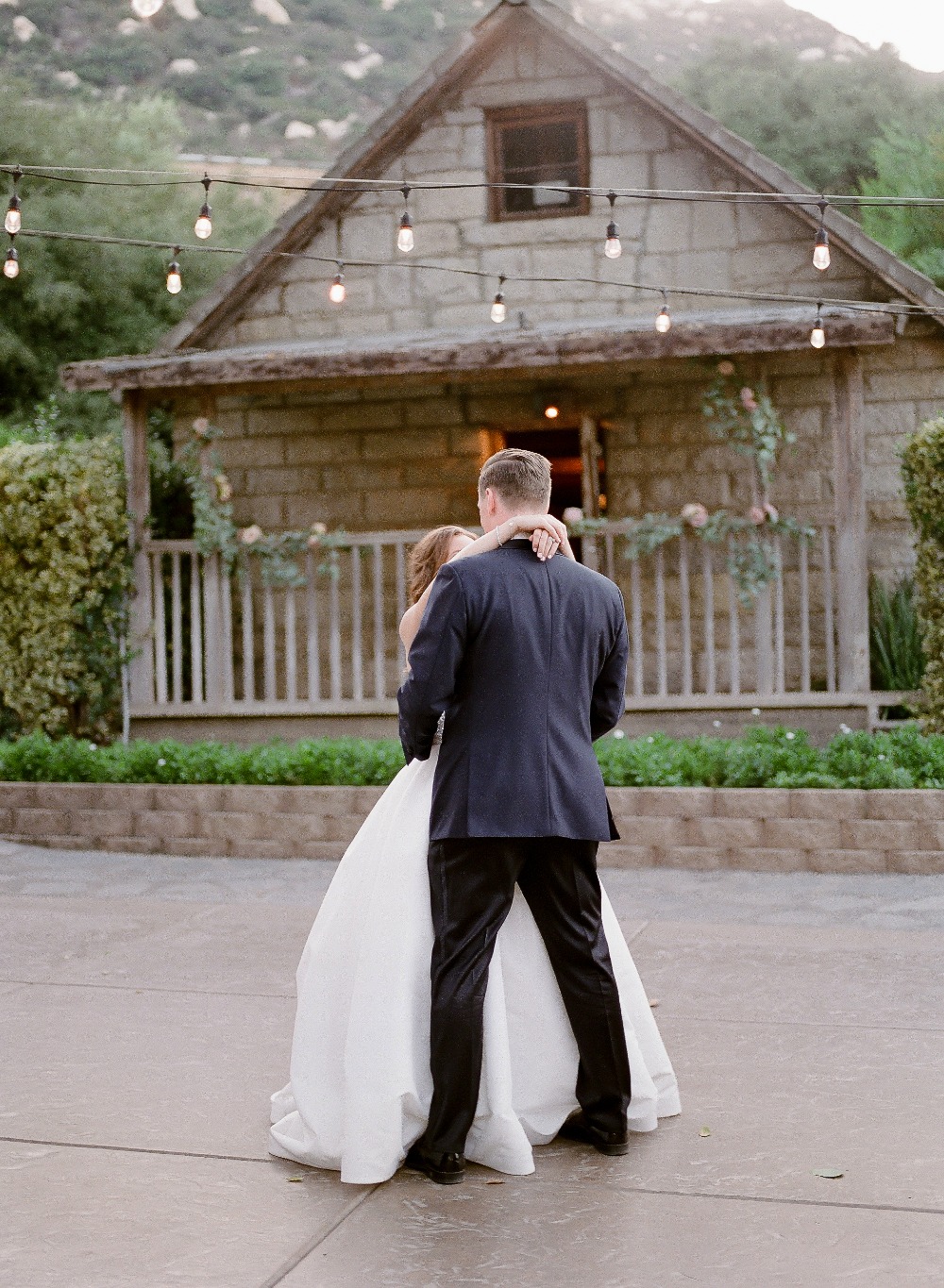 rustic-chic-garden-bloom-wedding
