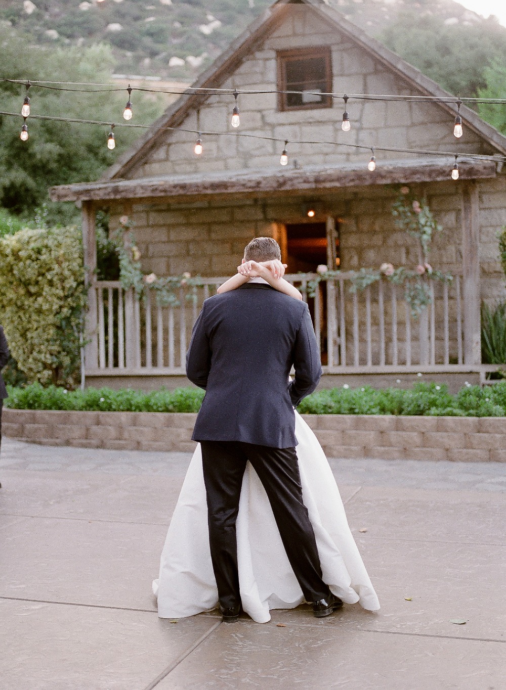 rustic-chic-garden-bloom-wedding