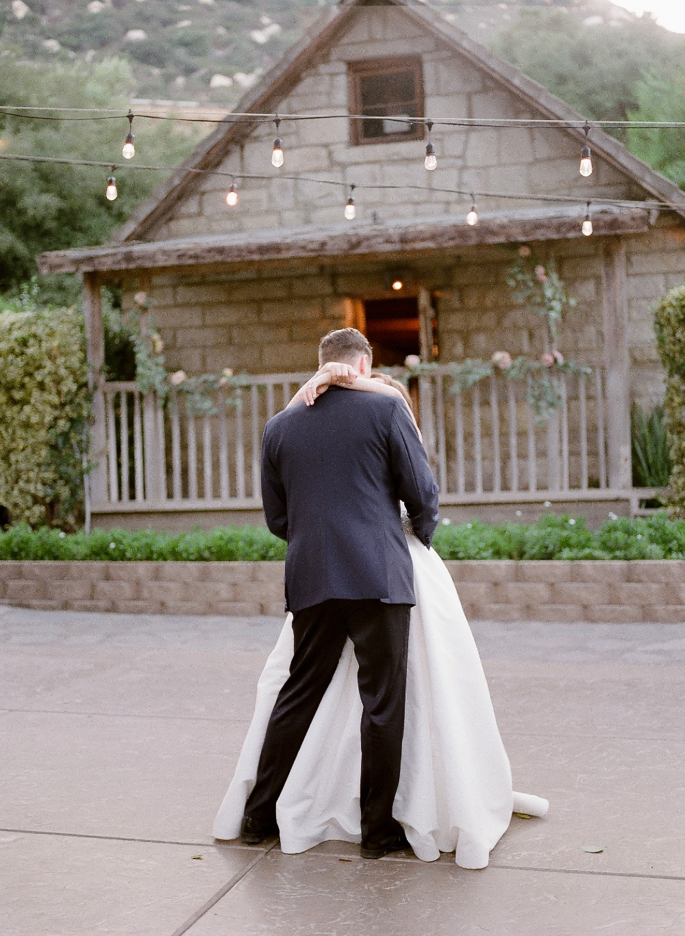 rustic-chic-garden-bloom-wedding