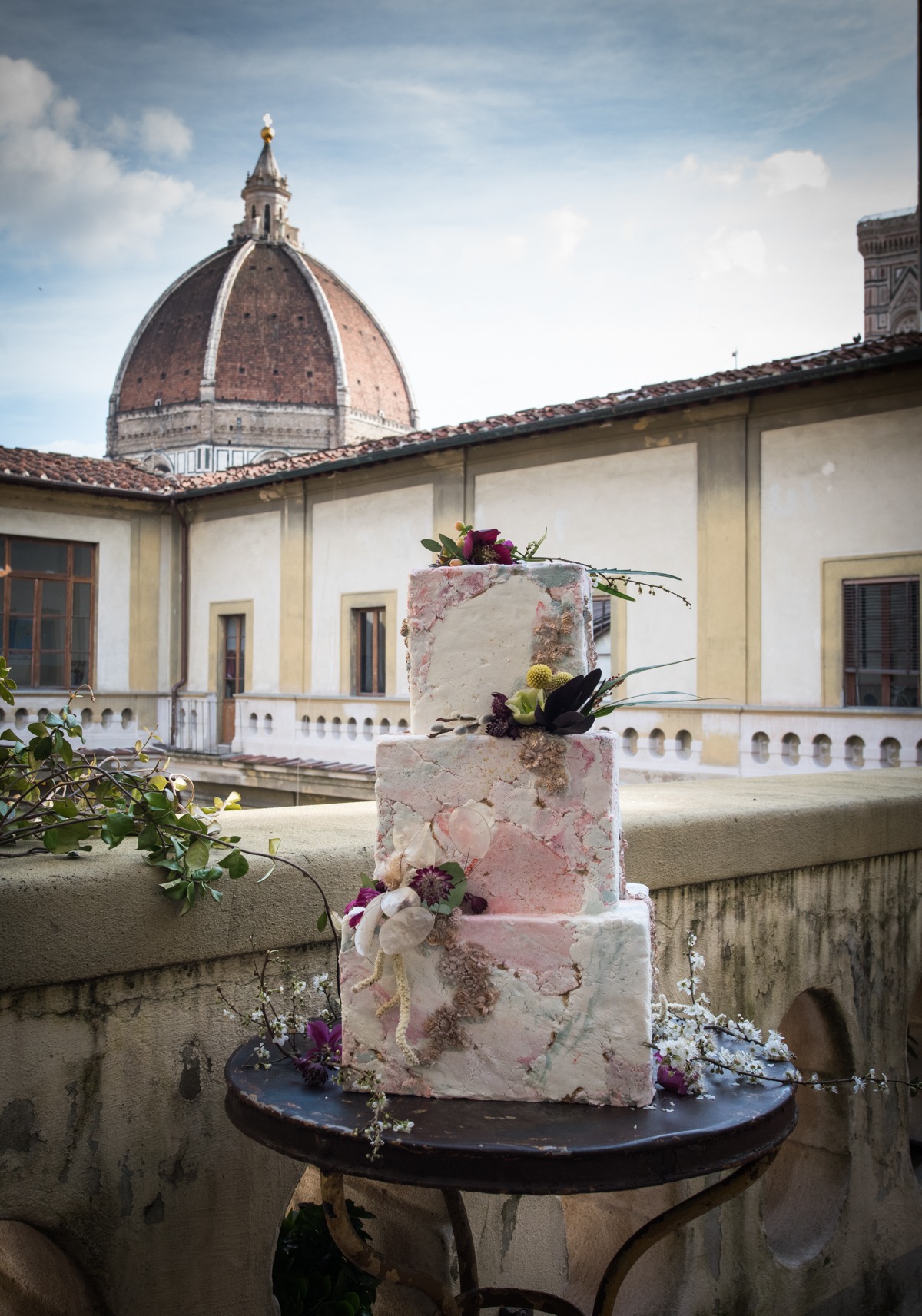 wedding cake by Sugarcups