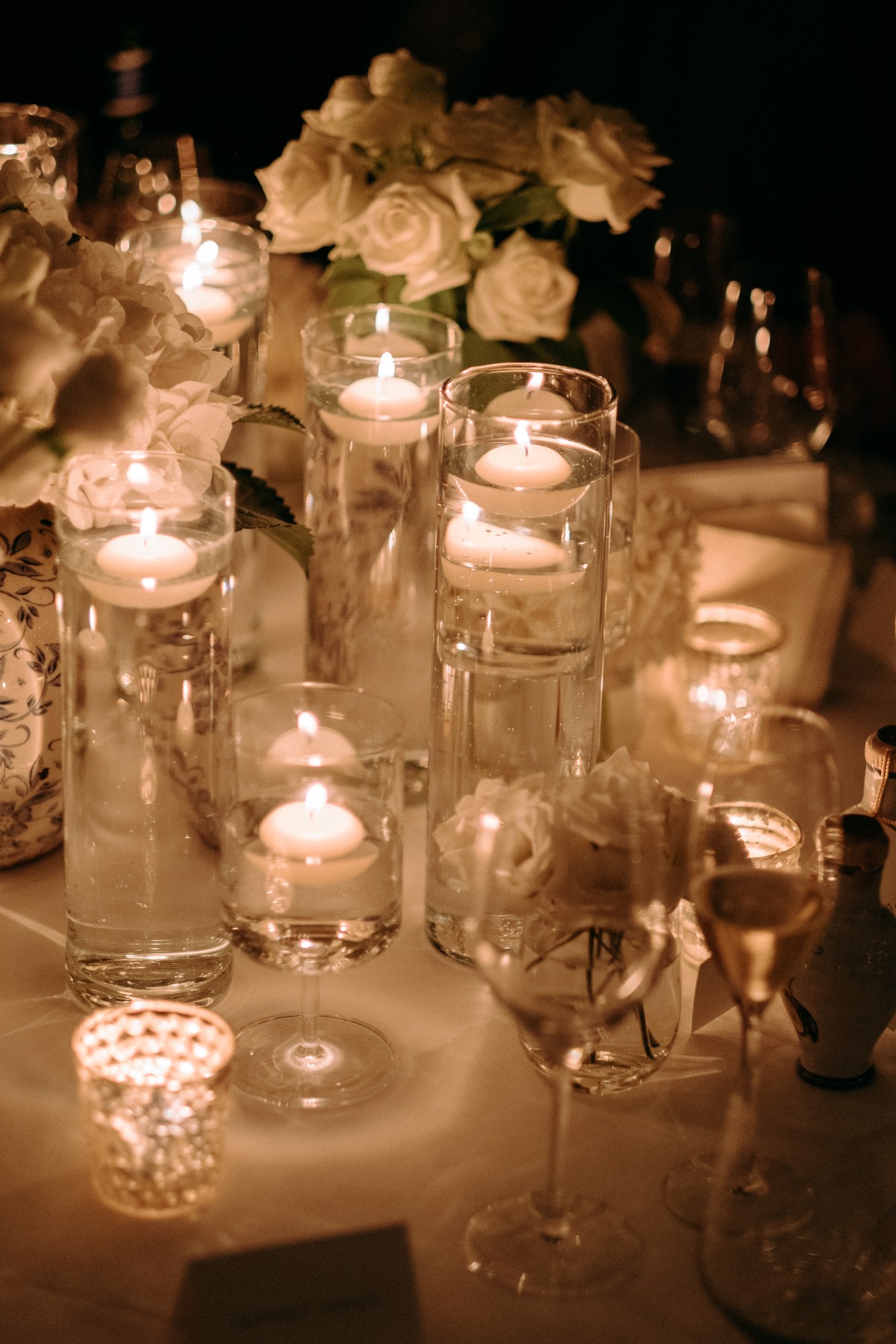 floating candles table decor