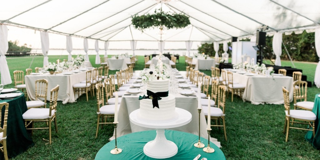 Timeless Emerald and White Winter Wedding in Florida