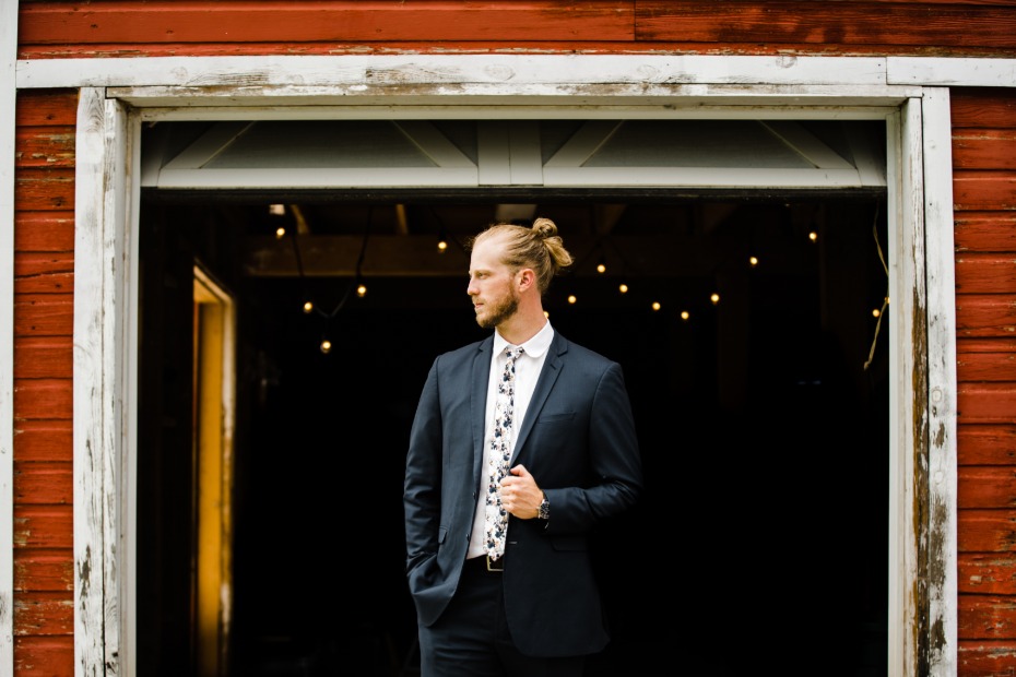 Navy blue groom suit with floral tie