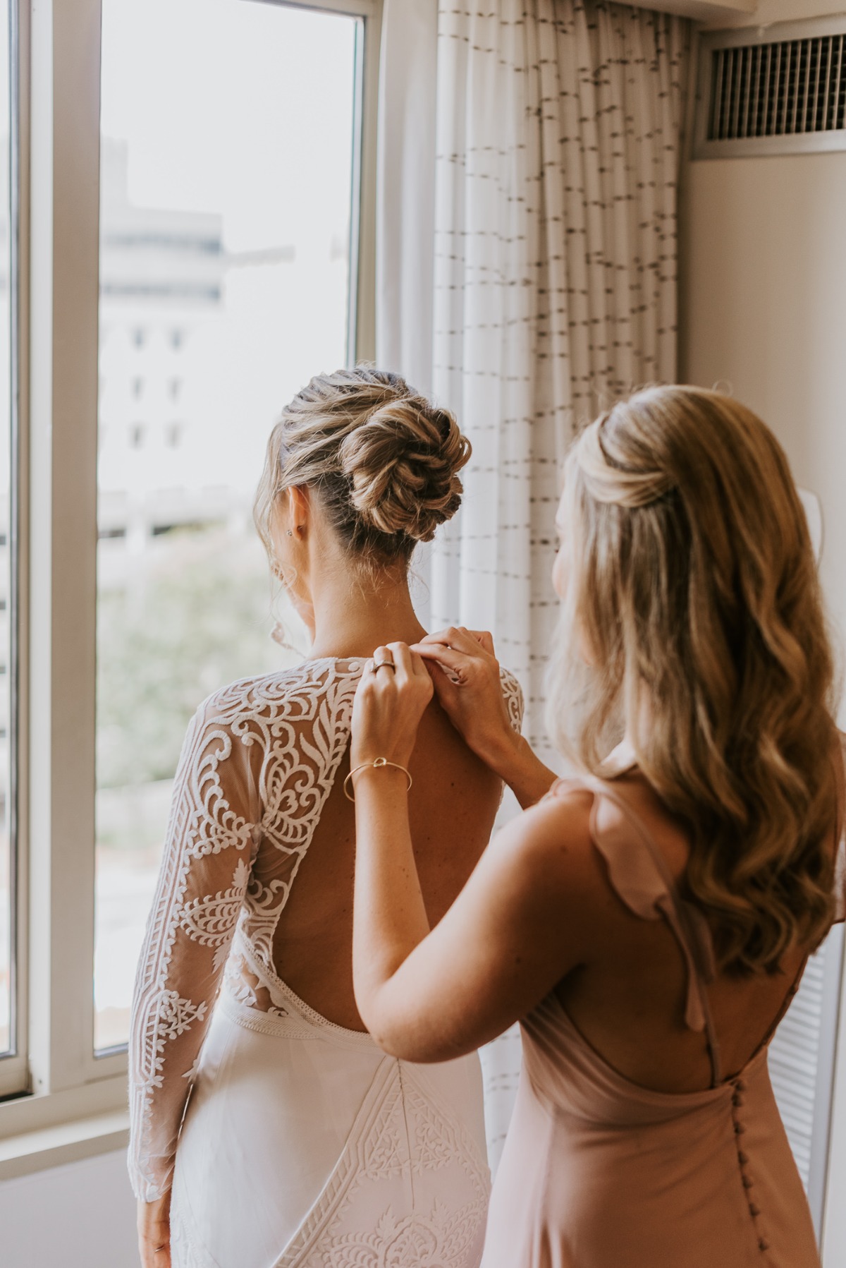 Photography ideas for bride getting ready