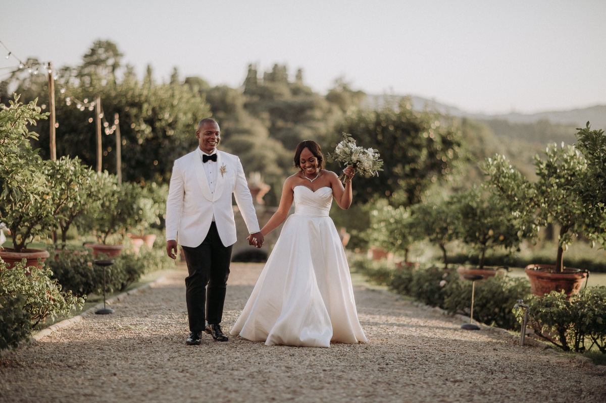 bride and groom at Villa Medicea di Lilliano in Florence, Italy