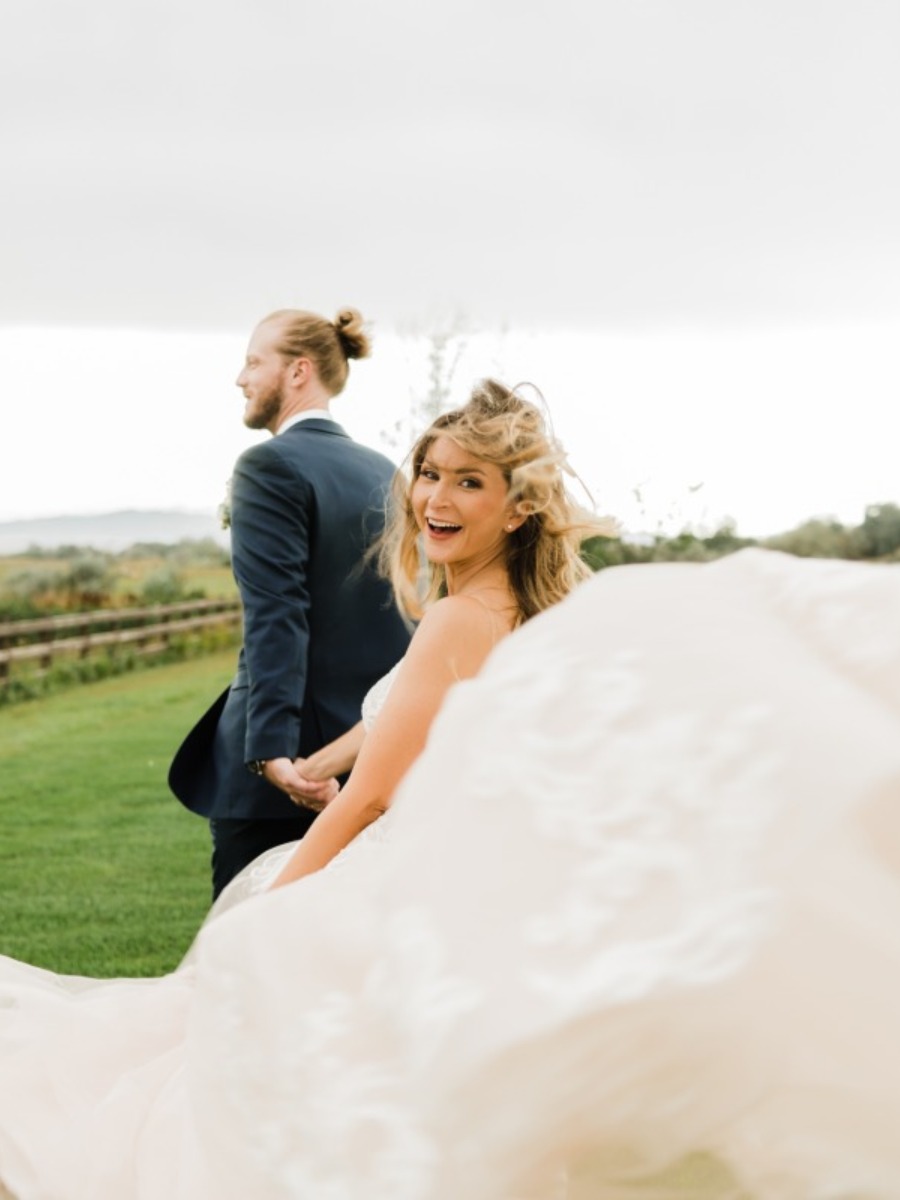 How to Stop the Wind from Ruining Your Wedding