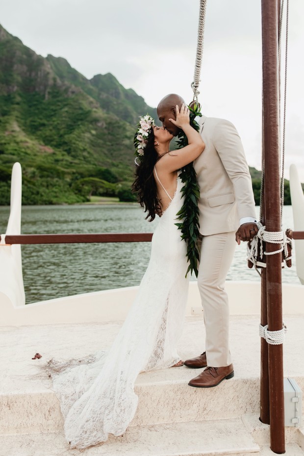 modern elopement on the island of Oahu