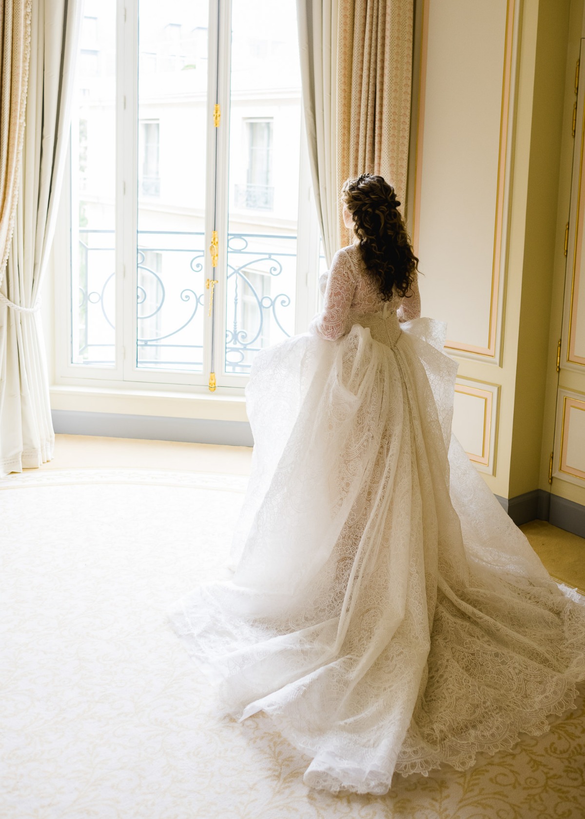 Vera Wang lace wedding dress