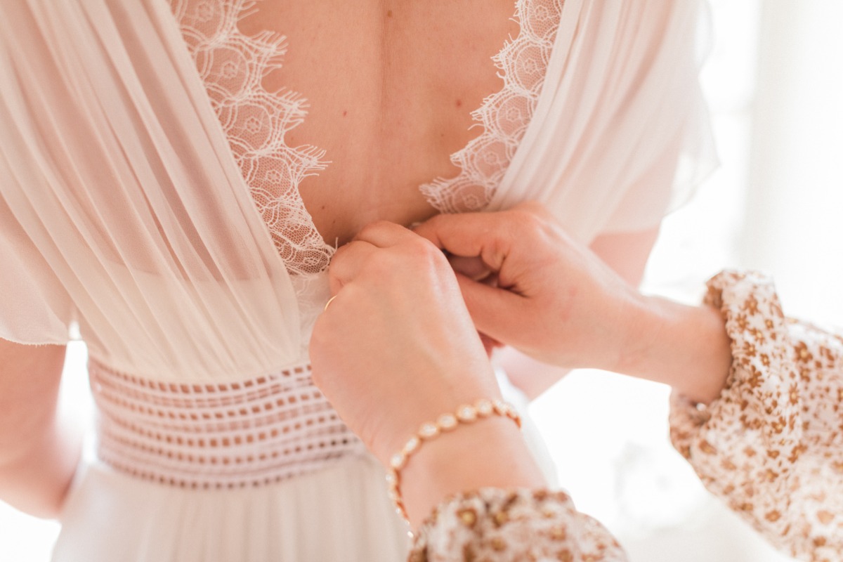 lace detail on wedding dress