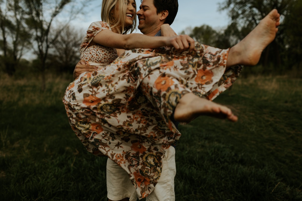 downtownomahanebraskaengagementphotograp
