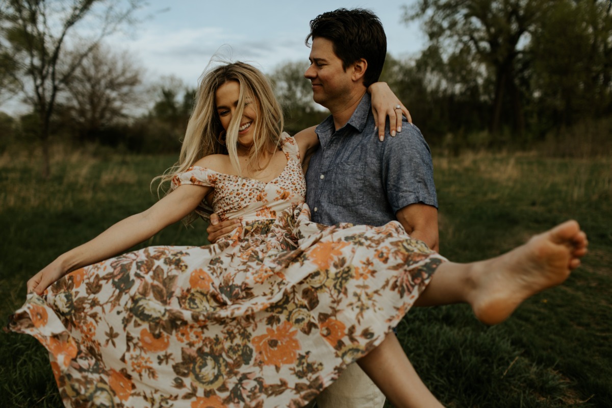 downtownomahanebraskaengagementphotograp