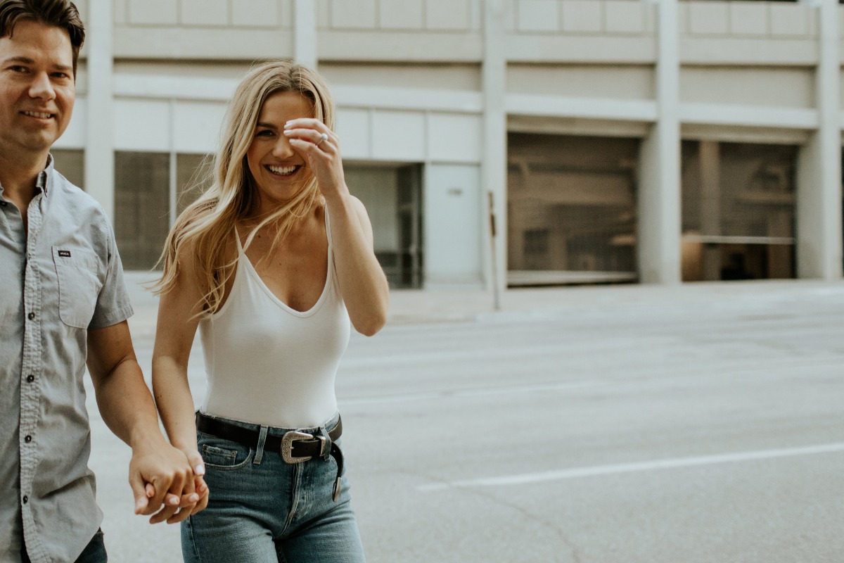 downtownomahanebraskaengagementphotograp