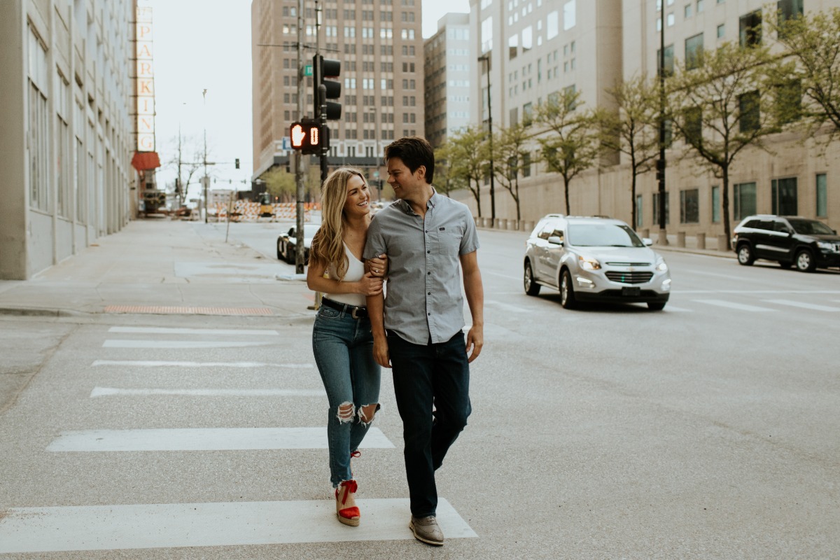 downtownomahanebraskaengagementphotograp