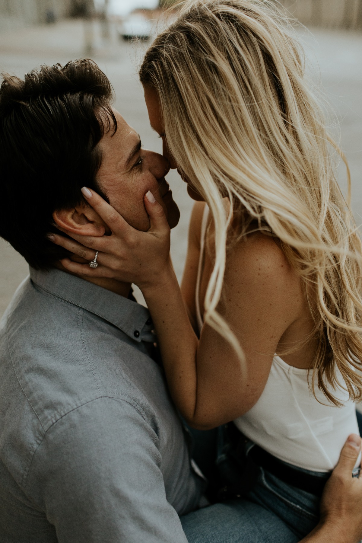 downtownomahanebraskaengagementphotograp