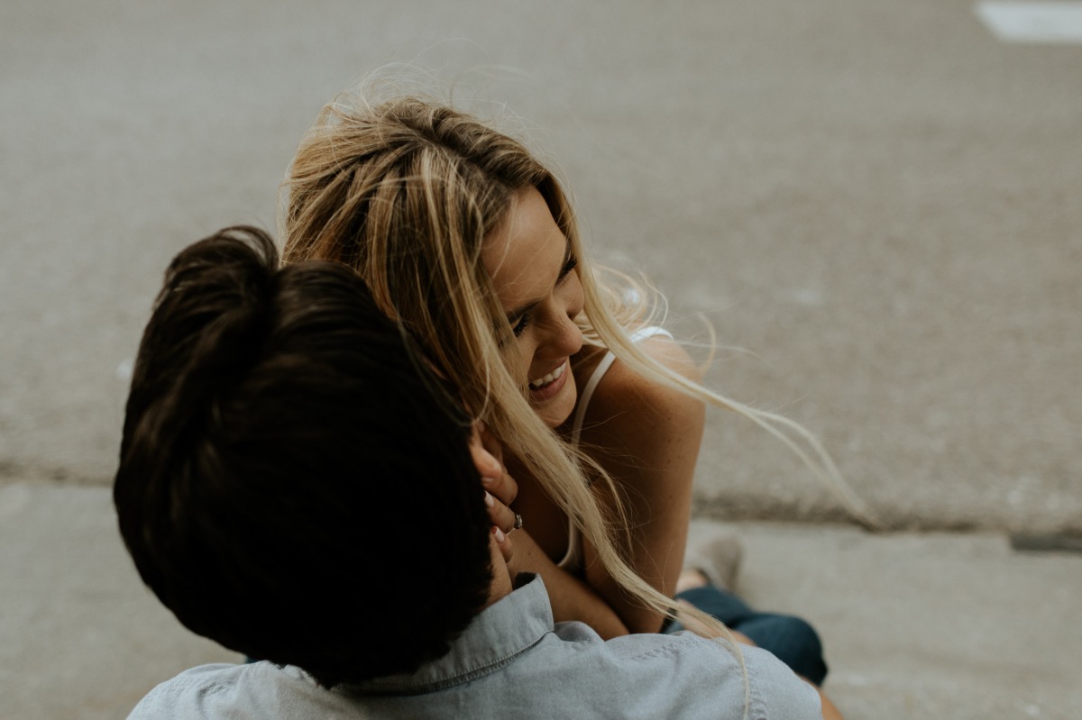 downtownomahanebraskaengagementphotograp