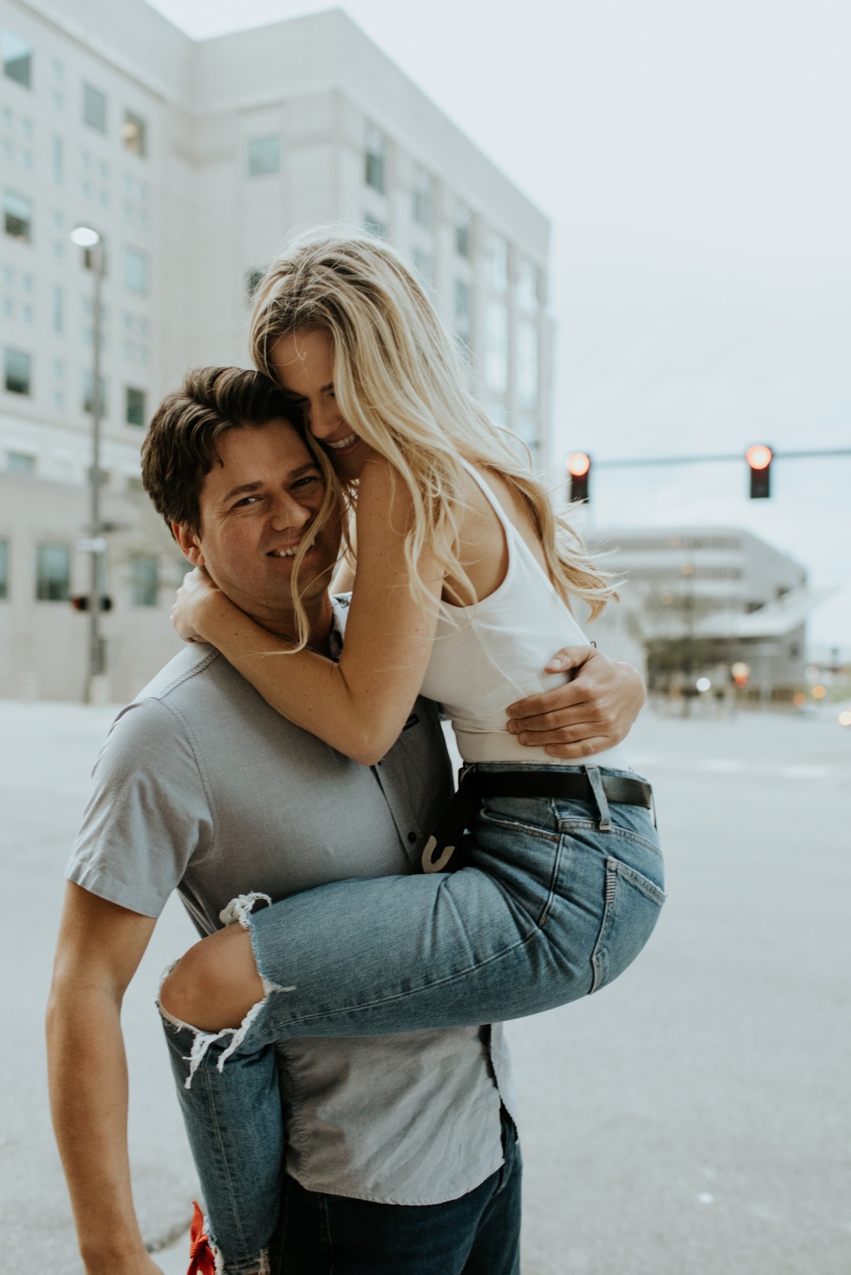 downtownomahanebraskaengagementphotograp