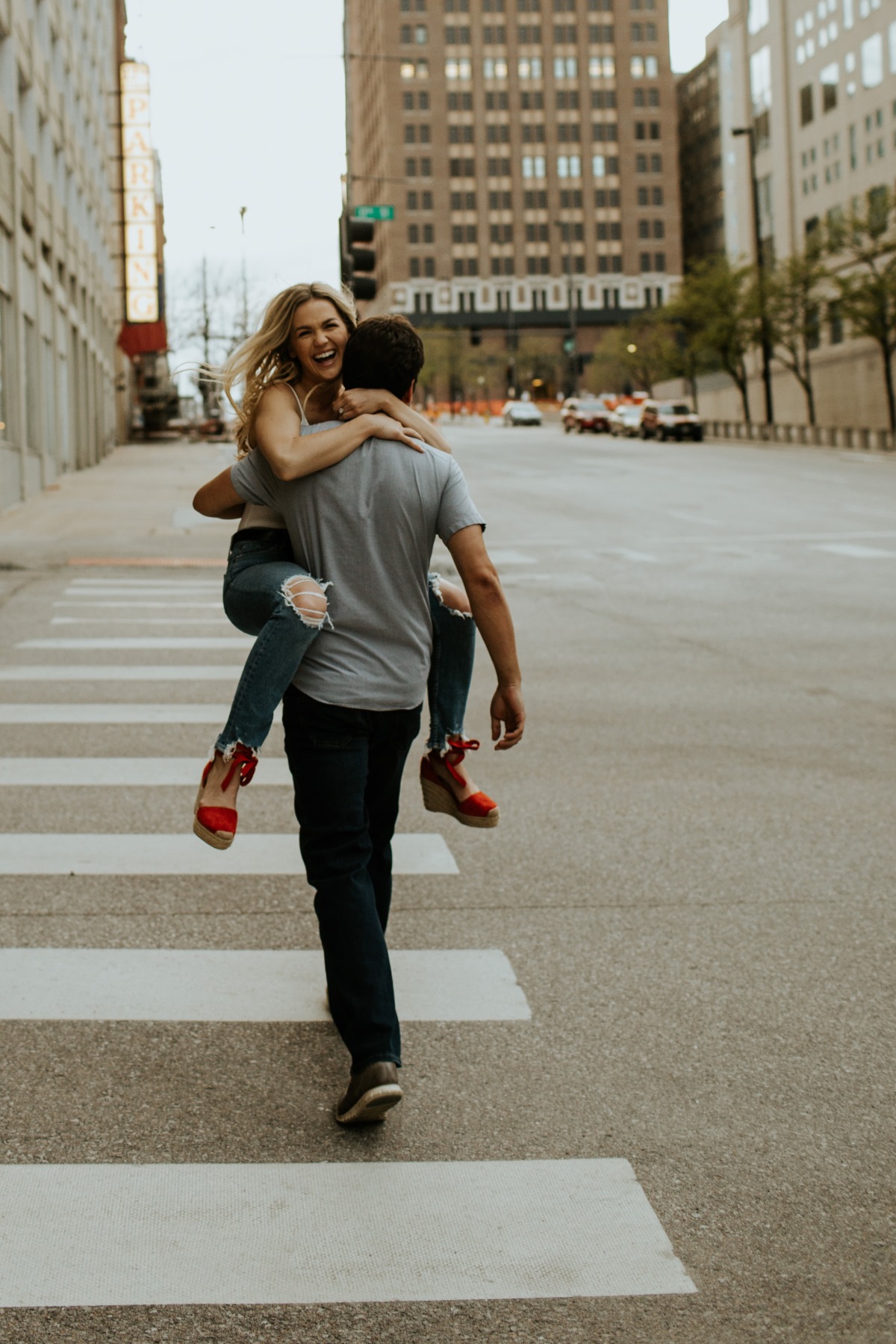 downtownomahanebraskaengagementphotograp