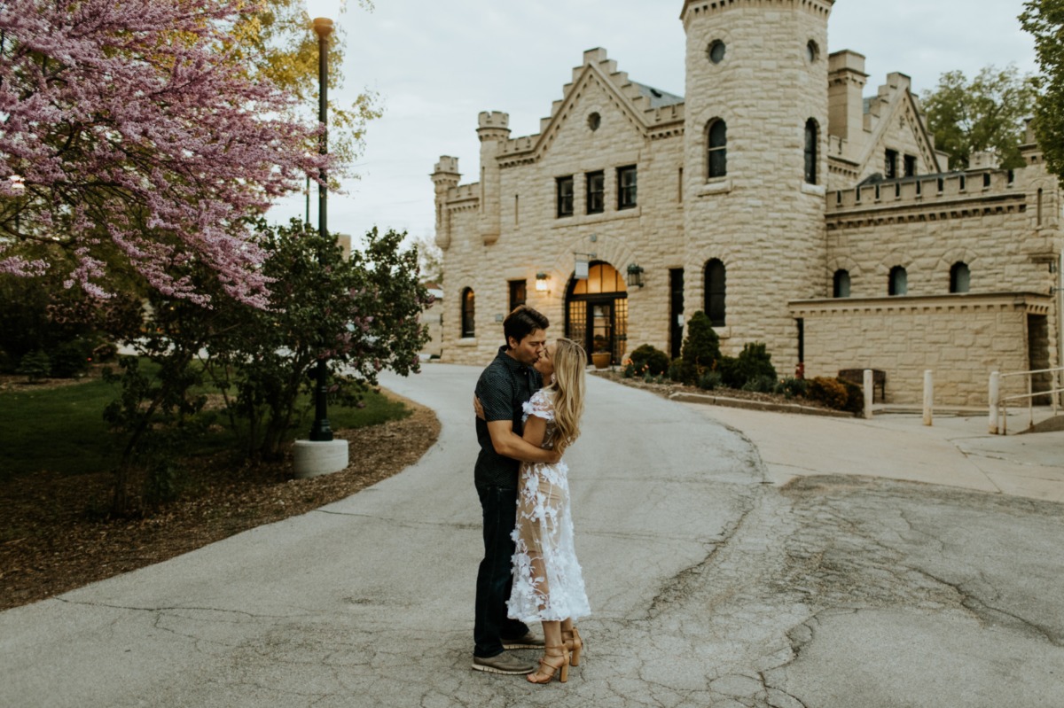 downtownomahanebraskaengagementphotograp