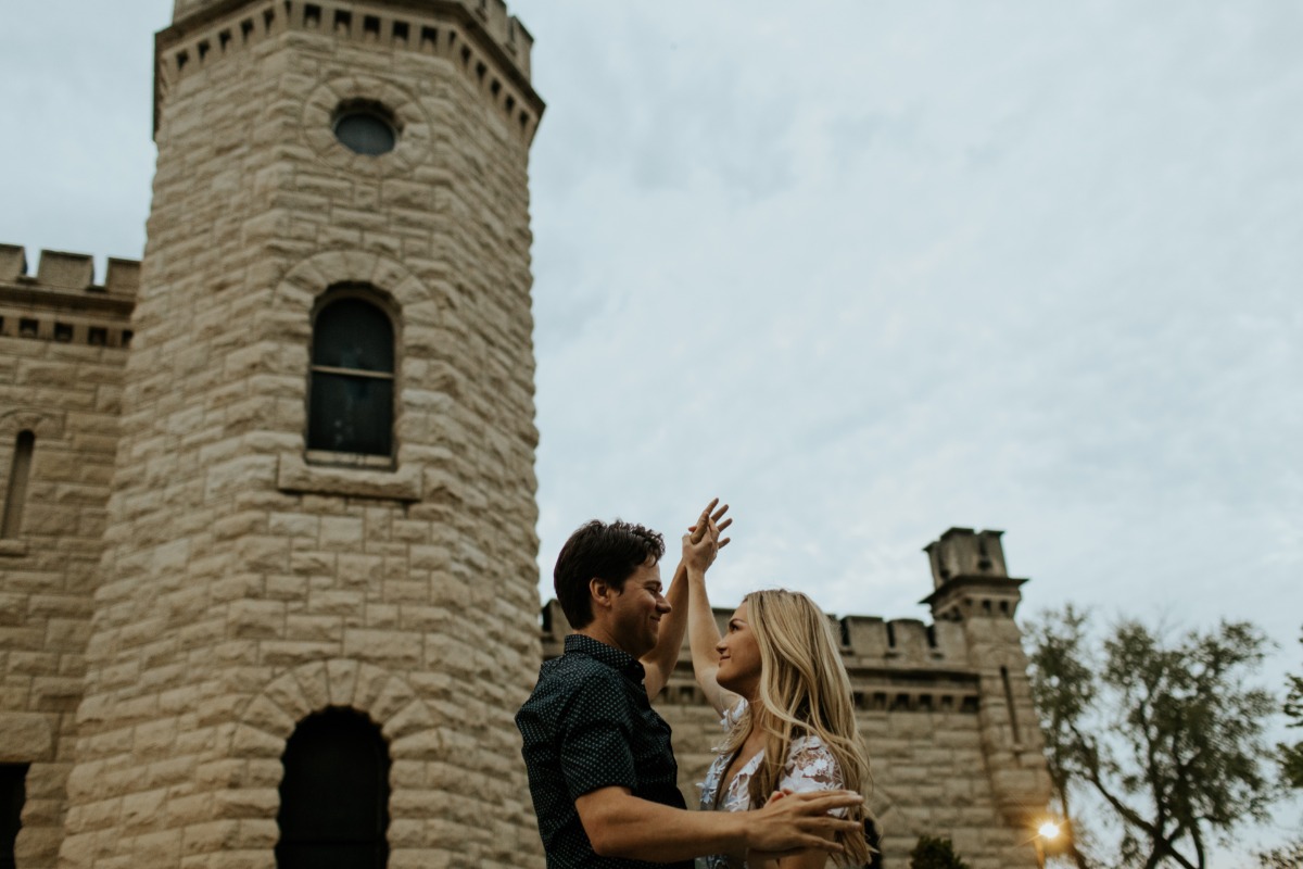 downtownomahanebraskaengagementphotograp