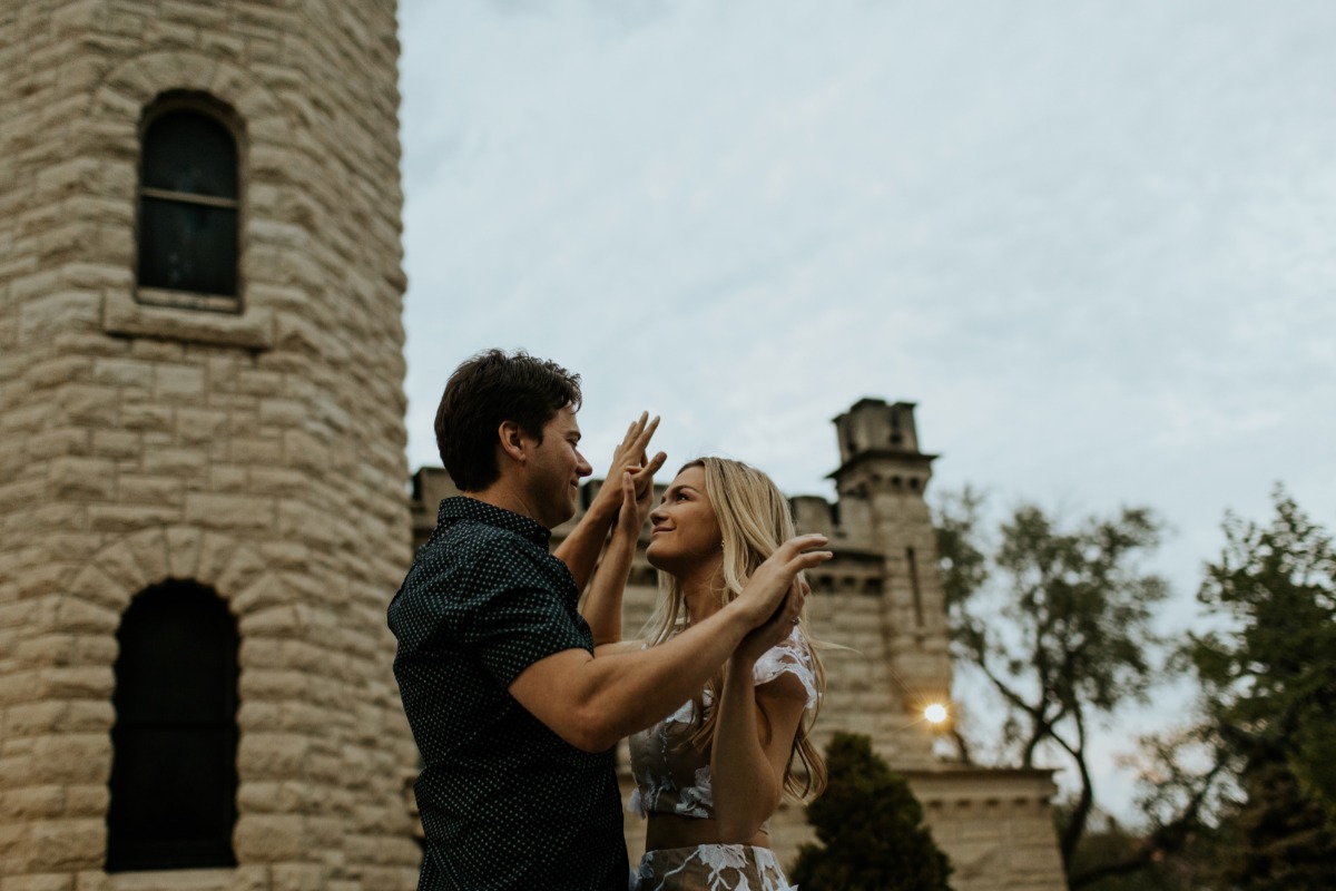 downtownomahanebraskaengagementphotograp