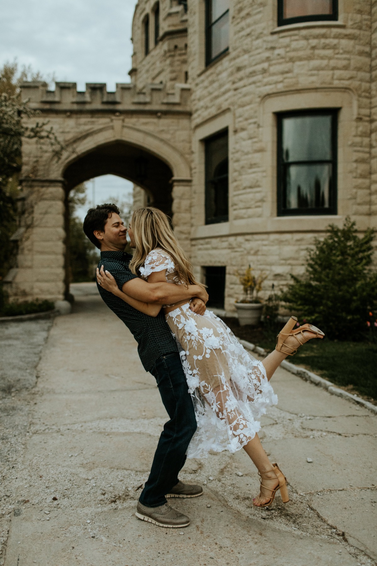 downtownomahanebraskaengagementphotograp