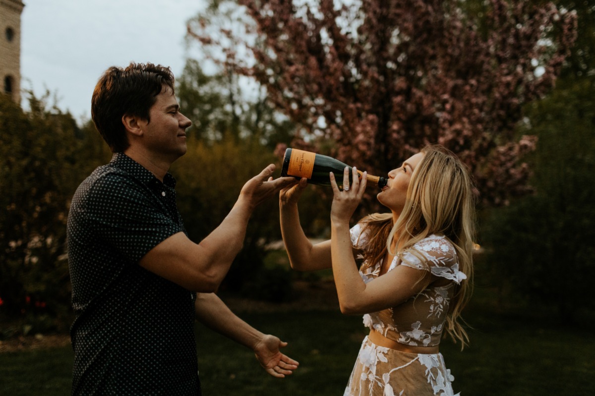 downtownomahanebraskaengagementphotograp