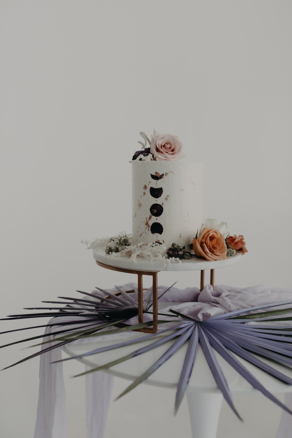 edgy wedding cake with dried flowers
