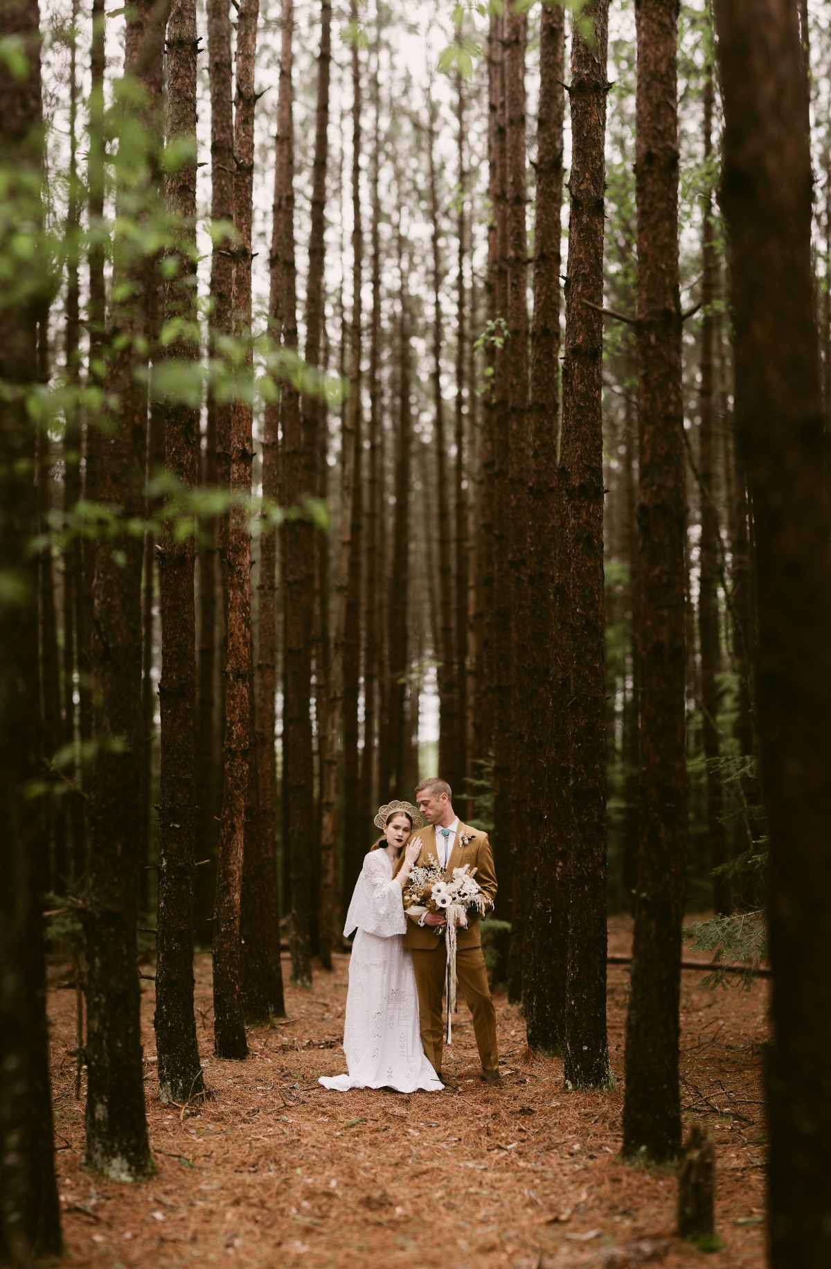 outdoor couple pose ideas for wedding photography