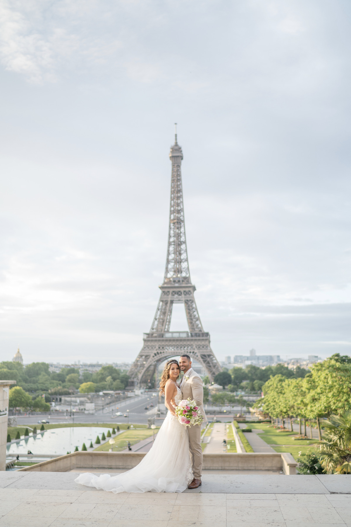 Paris wedding in front of the Eiffel Tower